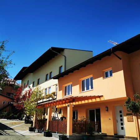 Hotel Goldene Krone Mistelbach Bagian luar foto